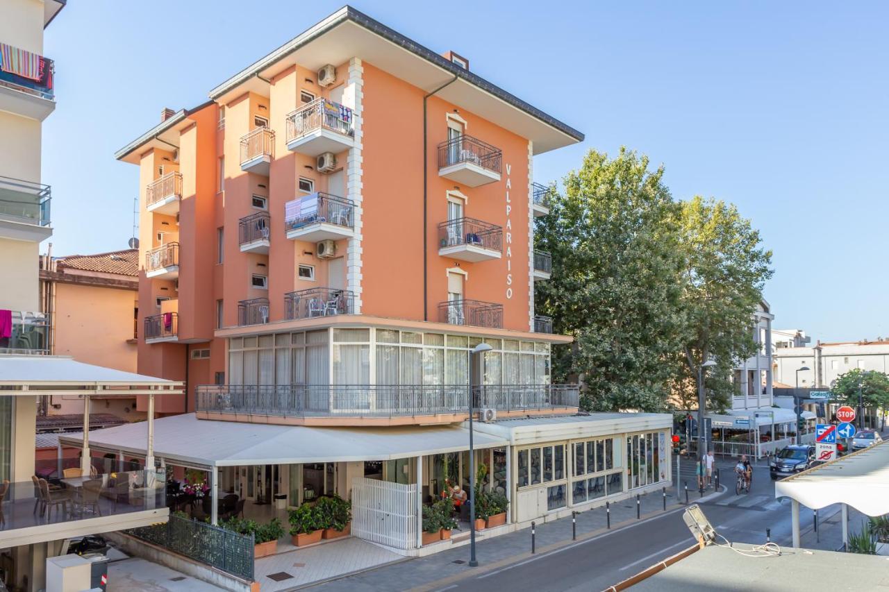 Hotel Valparaiso Римини Екстериор снимка