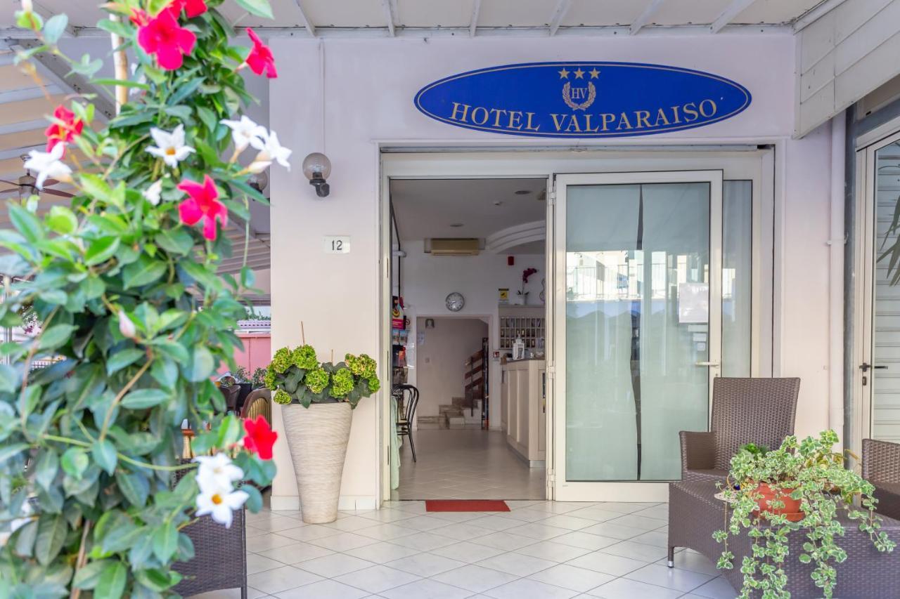 Hotel Valparaiso Римини Екстериор снимка
