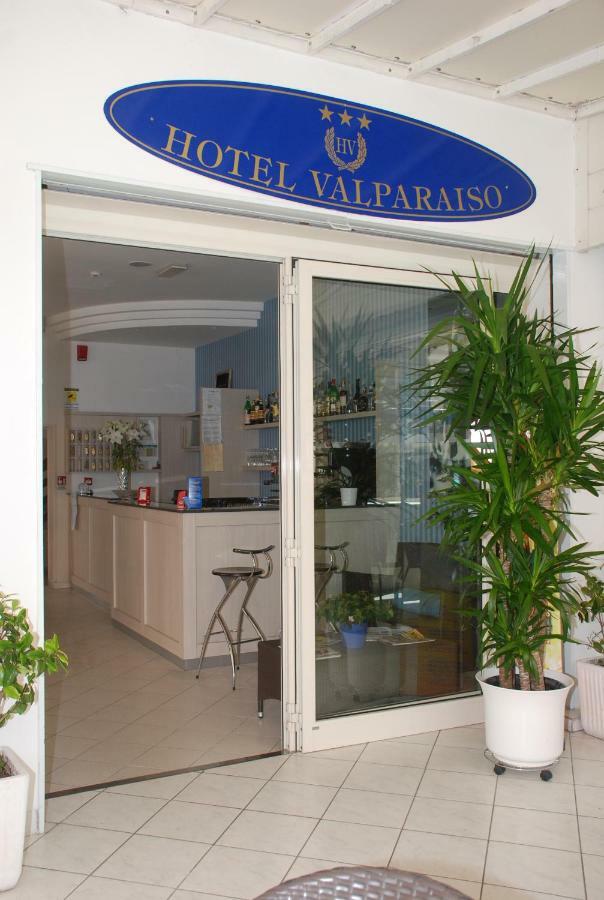 Hotel Valparaiso Римини Екстериор снимка